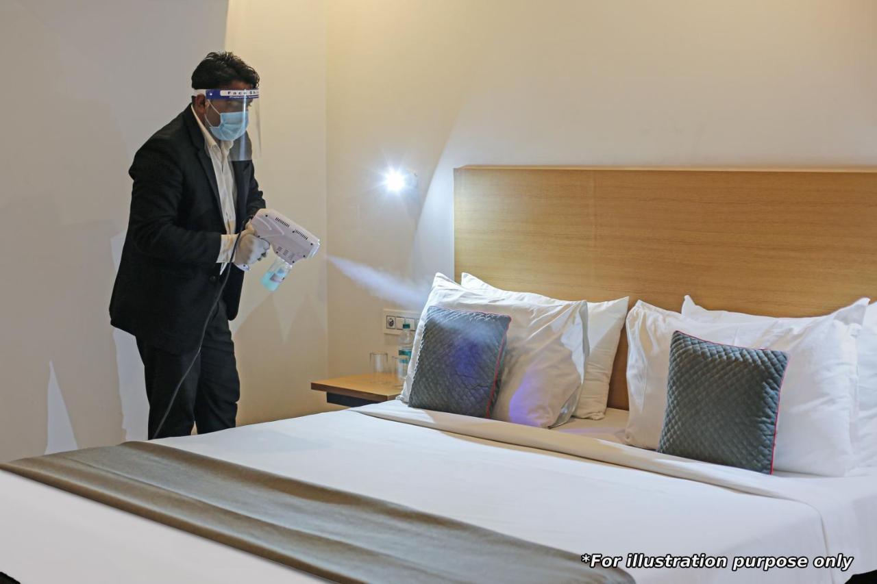 Vaccinated Staff- Oyo Townhouse 105 Khar West Station Otel Mumbai Dış mekan fotoğraf