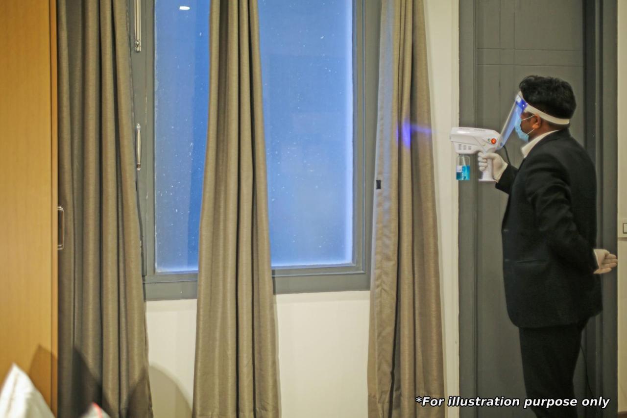 Vaccinated Staff- Oyo Townhouse 105 Khar West Station Otel Mumbai Dış mekan fotoğraf