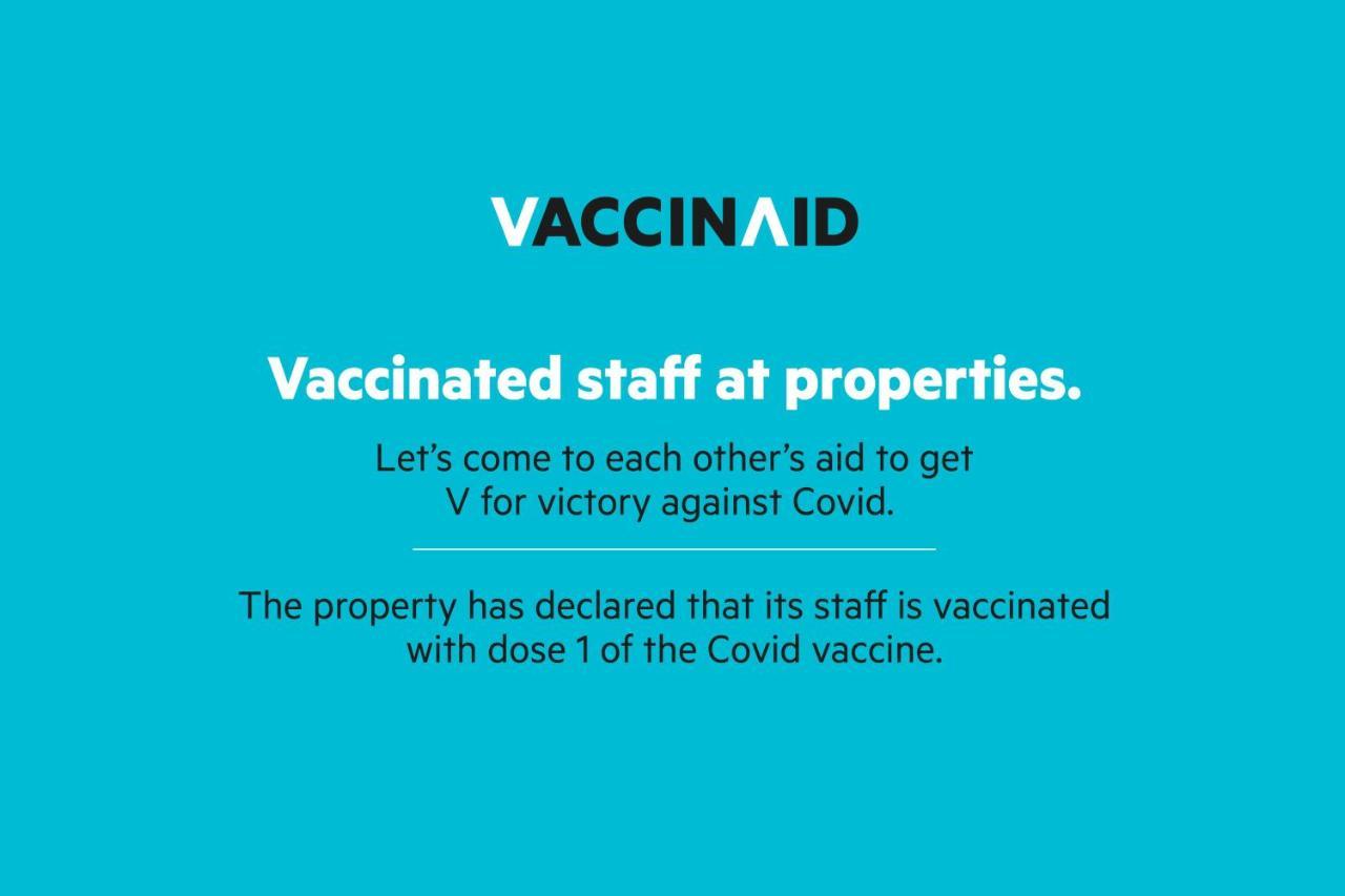 Vaccinated Staff- Oyo Townhouse 105 Khar West Station Otel Mumbai Dış mekan fotoğraf