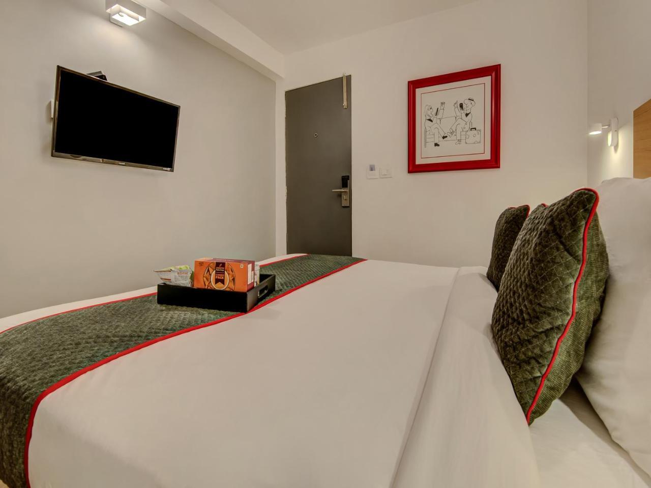 Vaccinated Staff- Oyo Townhouse 105 Khar West Station Otel Mumbai Dış mekan fotoğraf