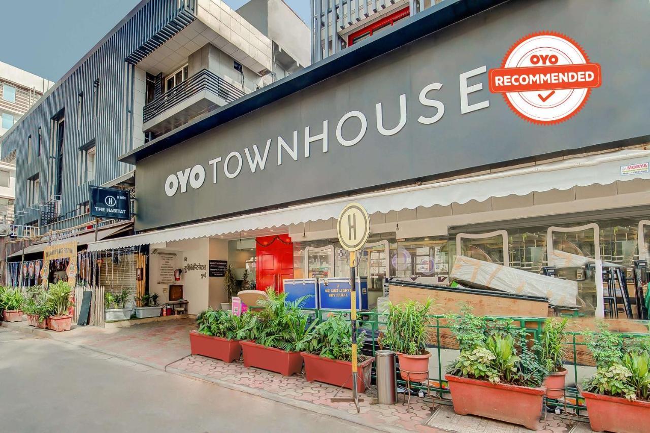 Vaccinated Staff- Oyo Townhouse 105 Khar West Station Otel Mumbai Dış mekan fotoğraf